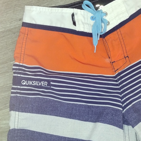Quicksilver boys Dry Flight Board Shorts size 26 - Picture 2 of 7